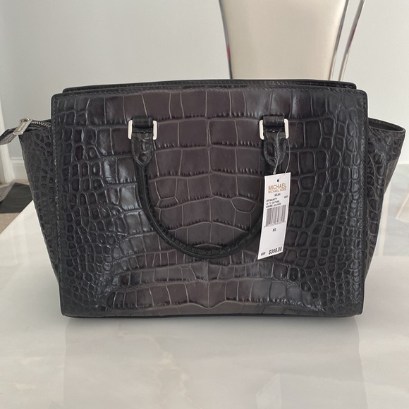 NWT Michael Kors Selma grey large satchel. - Picture 7 of 13